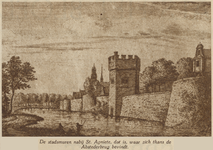 874358 Gezicht op de stadsmuren ter hoogte van het St.-Agnietenklooster te Utrecht, in de 18e eeuw.N.B. Het betreft een ...